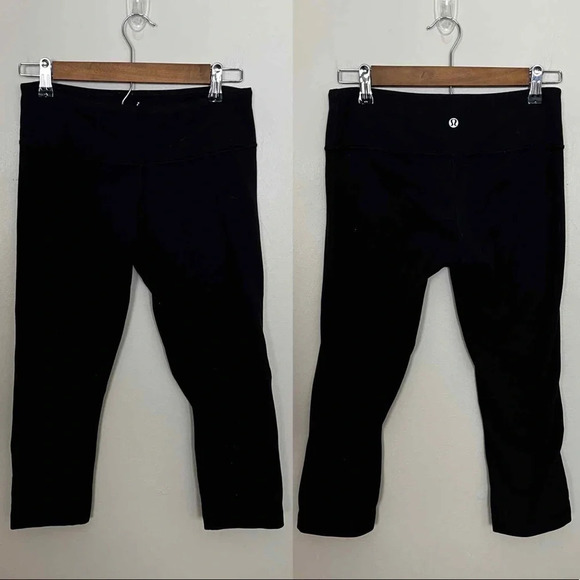 Lululemon • Black Crops - Picture 1 of 2